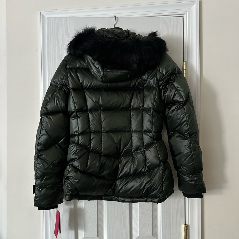 NWT Vince Camuto Faux Fur Hooded Puffer Jacket MEDIUM - Picture 4 of 5
